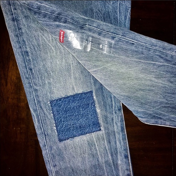 Levi’s Wedgie Fit Jeans with Patch — Joshua Tree - Picture 3 of 5